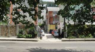Гостевой дом Guesthouse Robin Лазаревское Трехместный номер-6
